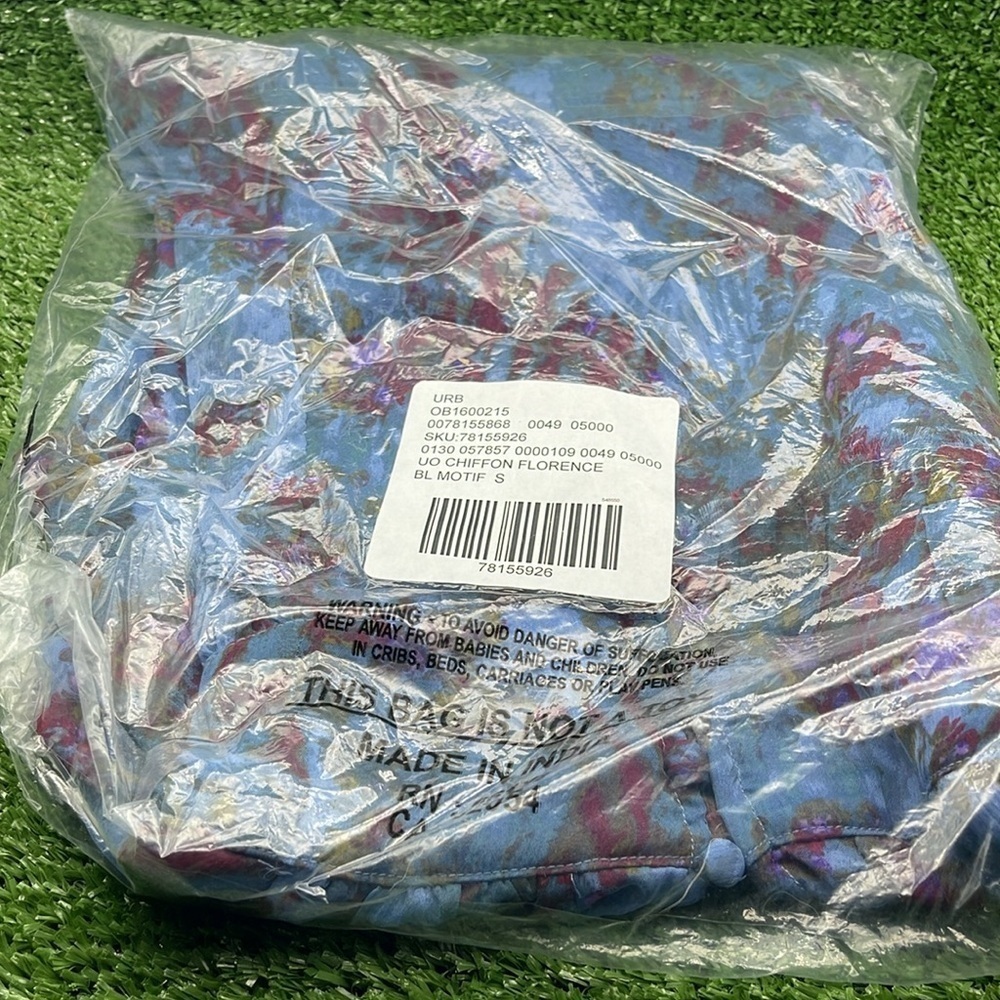 UO Florence Chiffon Printed Midi Dress, Blue, Small, NWT - Picture 7 of 8